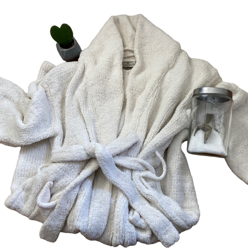 Kashwere Signature Shawl Collar Robe in Cream / Creme size S, Like New / EUC
